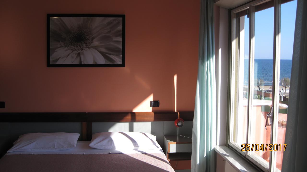 Hotel Le Pleiadi San Felice Circeo Exterior foto