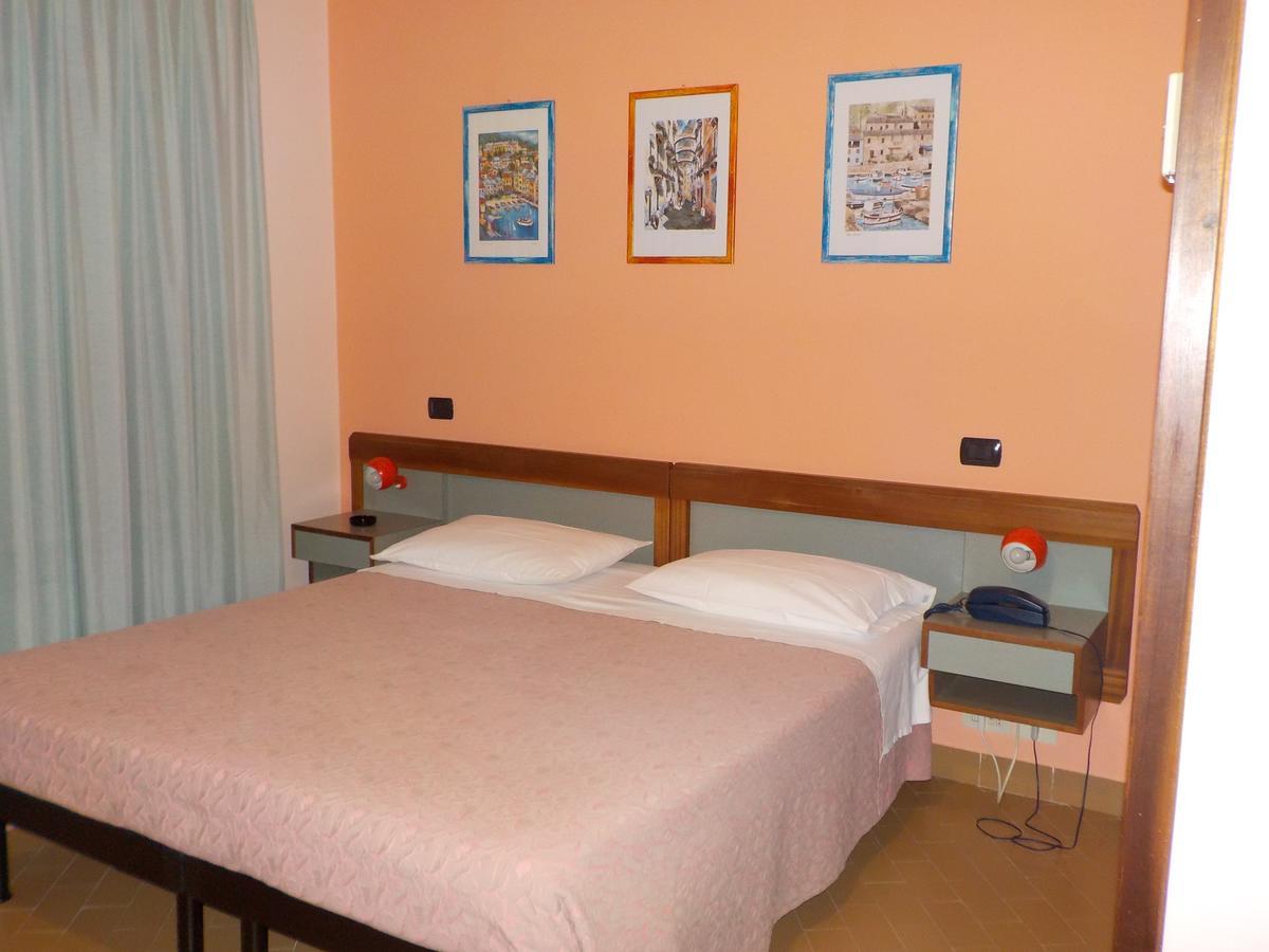 Hotel Le Pleiadi San Felice Circeo Exterior foto